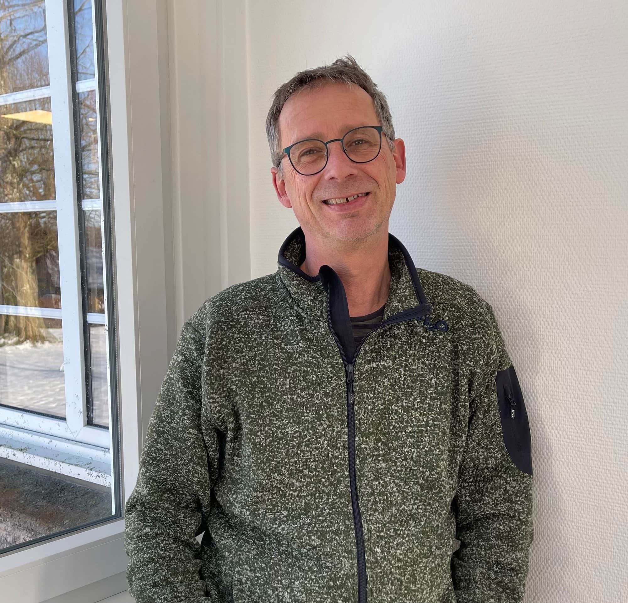 Portræt af socialpædagog Jan Henrik Pedersen på døgn- og dagtilbuddet Brommeparken