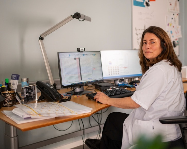 Forsker Elena Gardella på sit kontor på Epilepsihospitalet, Filadelfia