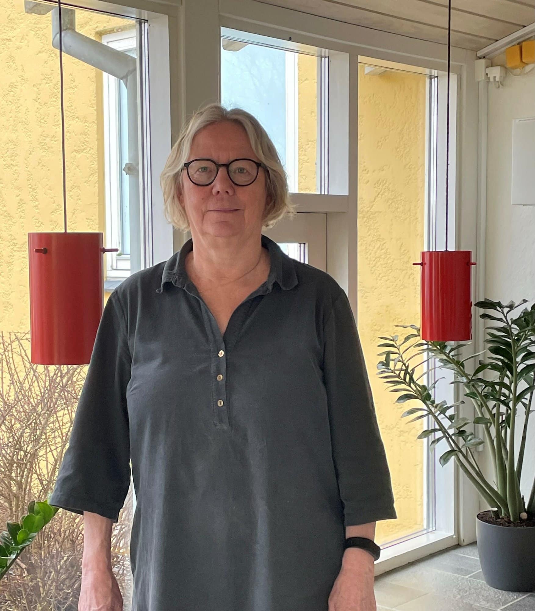 Portræt af Mette Pedersen, pårørende til borger på Det sociale døgn- og dagtilbud Stormly fra Filadelfia.