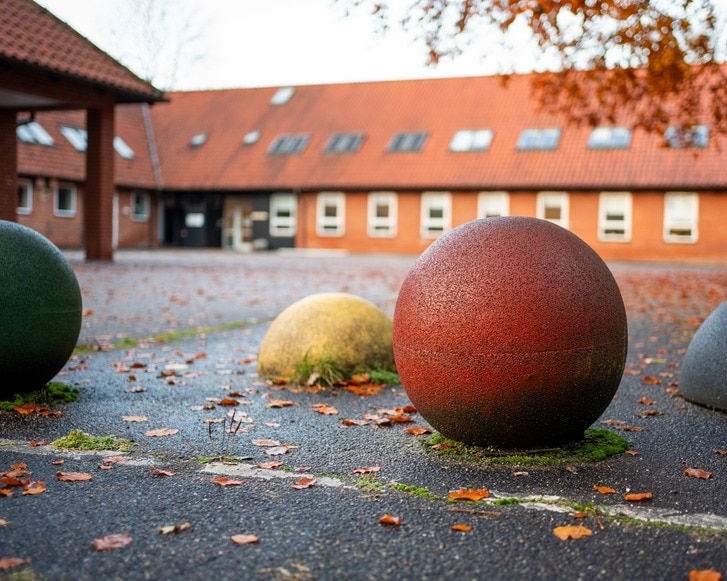 Foto af indgangsparti til Børneskolen på Filadelfia i Dianalund