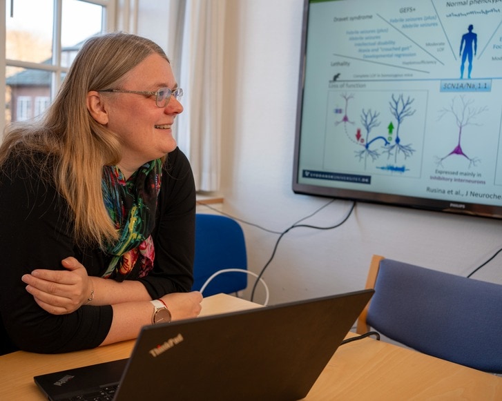 Foto af professor Rikke Steensbjerre Møller fra Afdeling for Epilepsigenetik og Personlig Medicin.