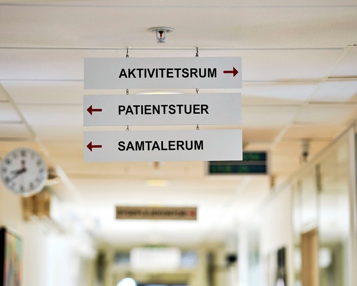 Foto af skilte på Epilepsihospitalet Filadelfia i Dianalund