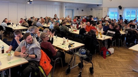 Sociale borgere spiller bingo på Filadelfia 2025